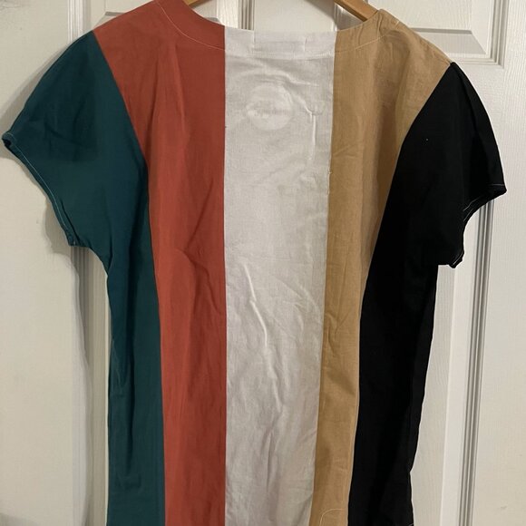 NWT Boutique Colorblock V-Neck Short Sleeve Top (multiple sizes) - Picture 2 of 4